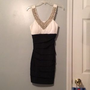 Medium sized (6-8) cocktail dress